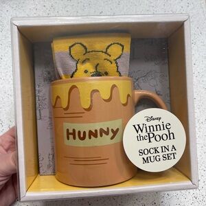 NWOT Winnie the Pooh Mug & sock set